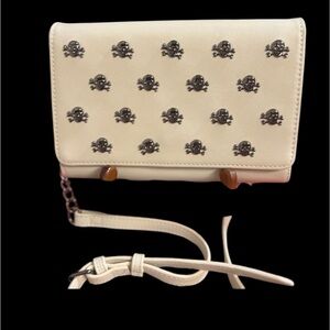 🔥☠️ NWT-BETSEY JOHNSON XO SKULL
CROSSBODY BAG CHALK XOSYBIL PURSE☠️🔥